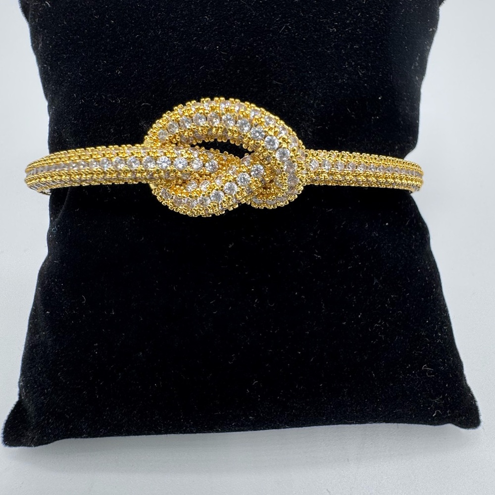 18k 3ct Knot Bangle